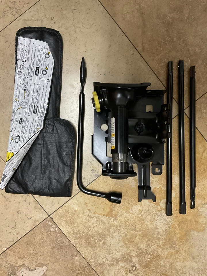 04-05-06-07-08-09-11-12 Chevrolet Colorado GMC Canyon Neumático Jack Herramientas OEM Foto 2 de 4