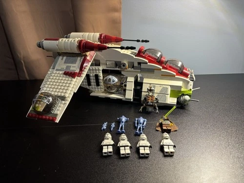 LEGO Star Wars: Republic Gunship (7163). Nearly Complete. All Figs With Manual.