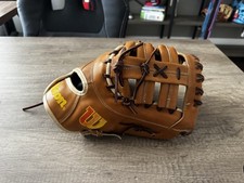 Wilson A2000 12.5” First Base Mitt