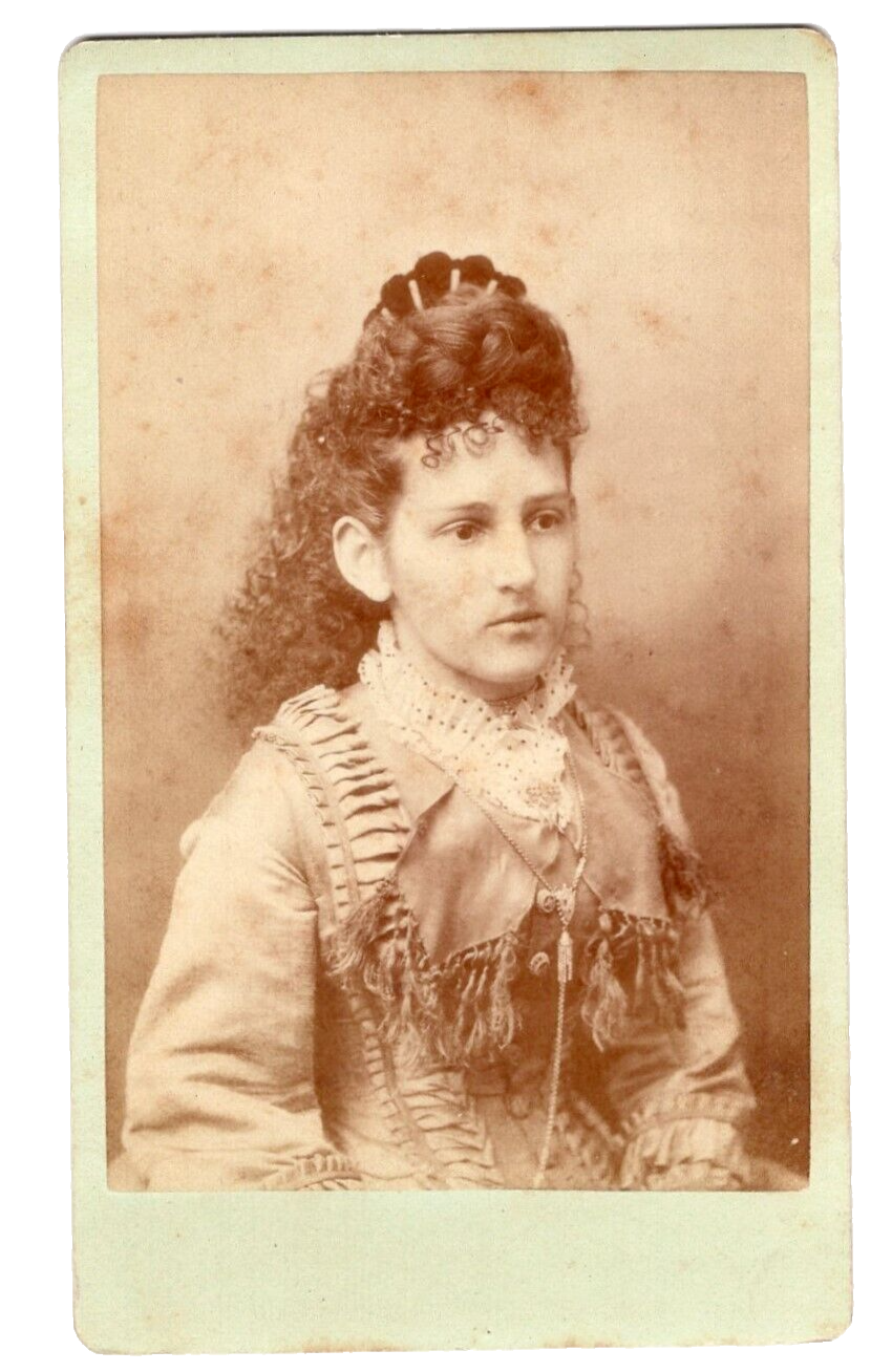 MARENGO IL c.1875 Victorian Lady Curls Hair Comb Detailed Dress GREEN