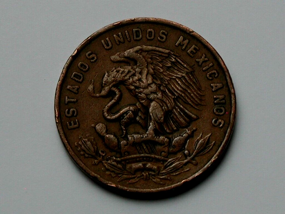 Moneda de 20 centavos México 1960 circulada y tonificada con pirámide del sol Foto 2 de 2