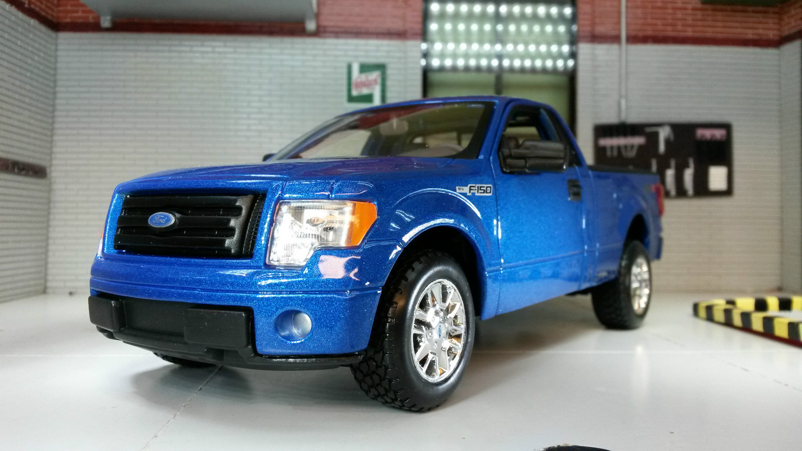 Ford F150 STX Blue 4x4 2010 Pickup Maisto G LGB 1:24 Scale Diecast Model Car
