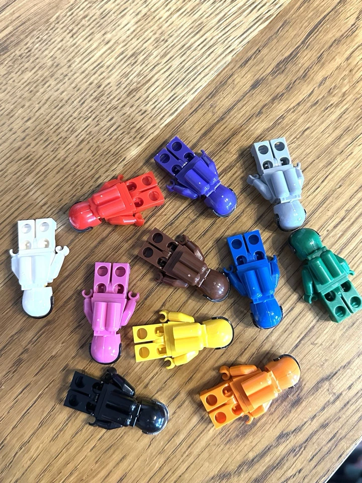 Lego x11 Classic Space Astronaut Minifigs Alien UFO - Image 3 of 3