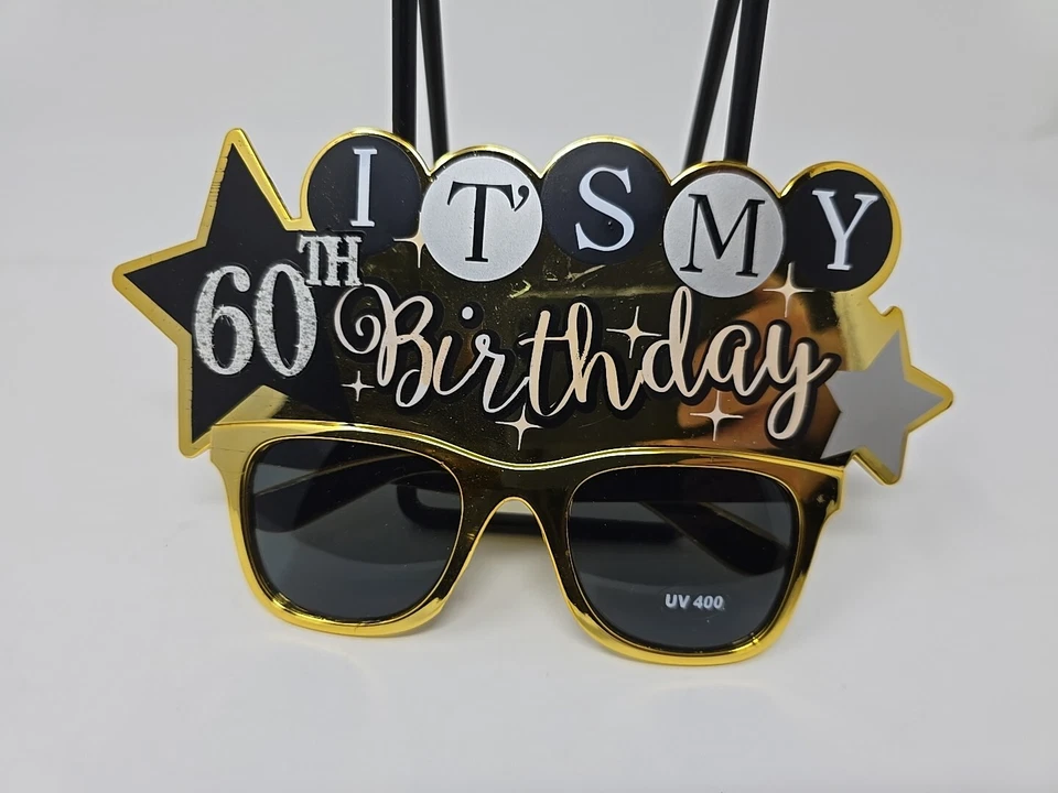 Gafas de sol y prendedor "It's My 60th Birthday" fiesta de cumpleaños novedad. Foto 4 de 4