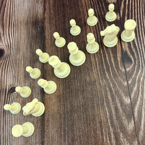 Original Vintage Halsam Products Chicago 32 Plastic Chessmen Red White Instructs - Picture 8 of 14