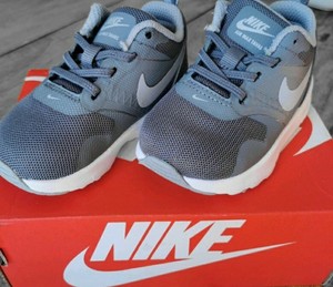 boys nike trainers blue