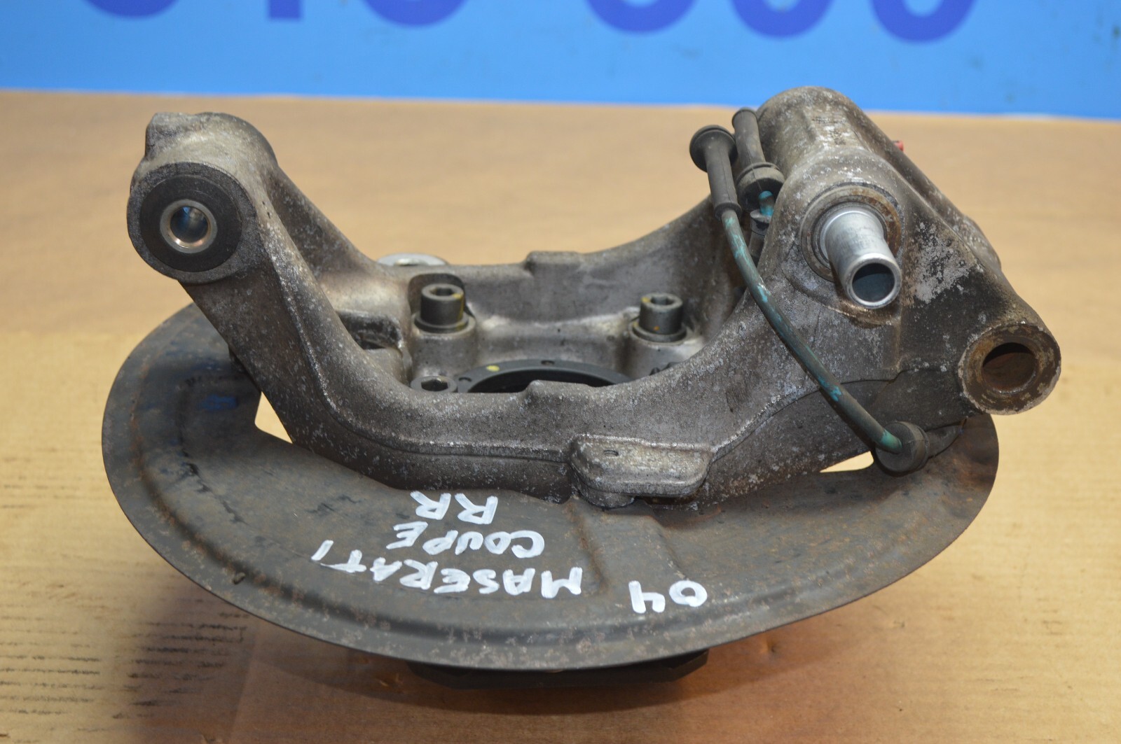 2004 M138 MASERATI GT COUPE REAR PASSENGER SIDE SPINDLE WHEEL HUB 189396
