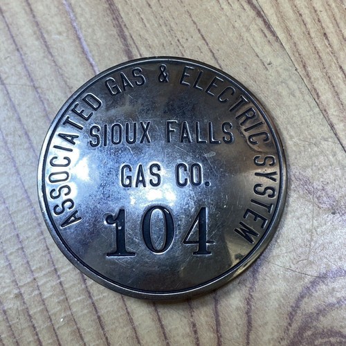 Vintage Sioux Falls Gas Co. employee badge 104, Associated Gas & Electric System - Picture 4 of 8