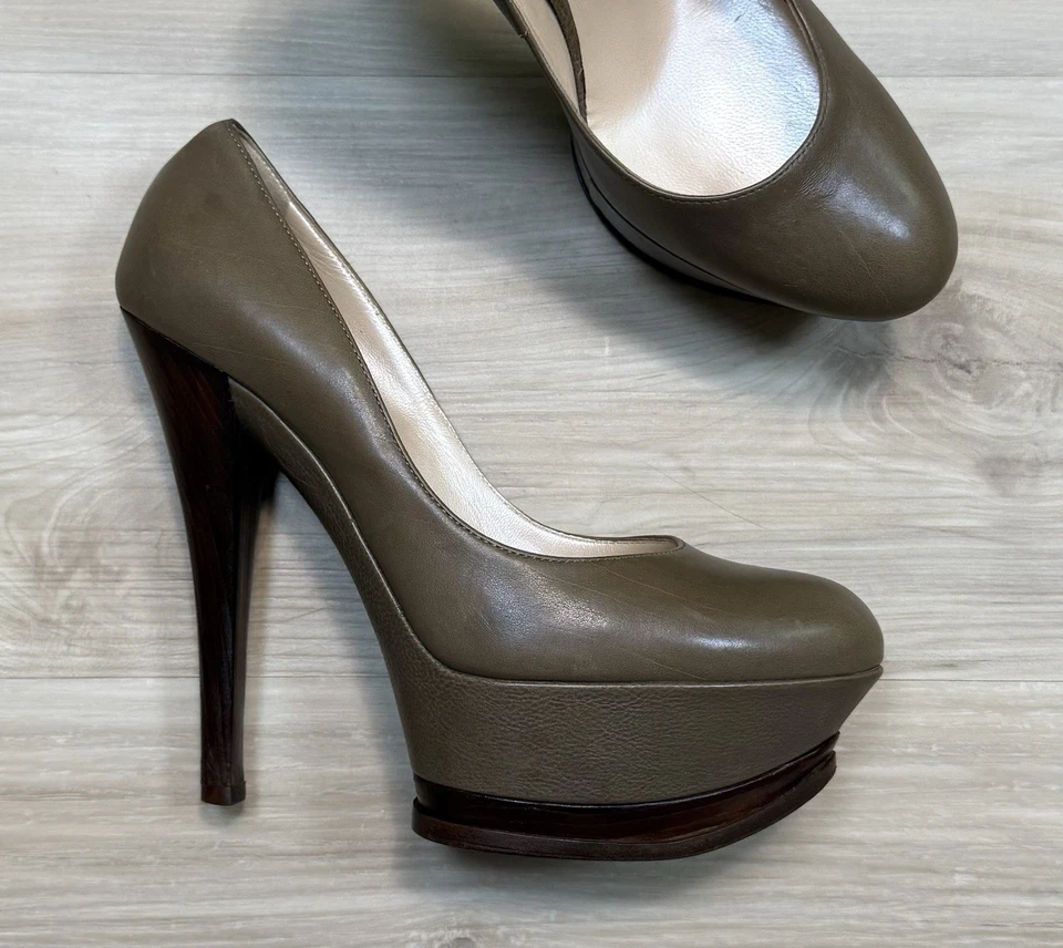 Zapatos de salón Casadei para mujer plataforma de cuero gris oliva 5,25 tacones/1,75 delanteros talla 7 Foto 2 de 4