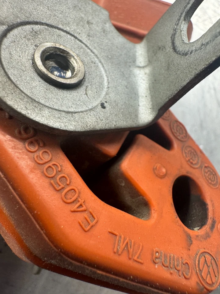 Juego de 2 soportes de suspensión de escape laterales derecho/izquierdo Porsche Panamera 2010-16 OEM E4059696 Foto 4 de 4