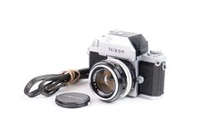 Appareil photo Nikon F avec viseur Photomic Tn #6889594 objectif Nikkor-S Auto.