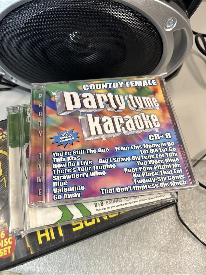 Karaoke USA DVD, CD, MP3 Player With 7in Screen GF829 2 Microphones Plus CDs - Image 3 of 4