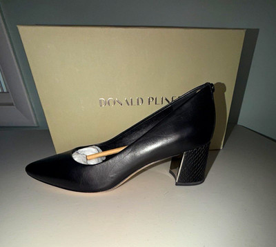 Donald Pliner Women s Black Leather Pointed Toe Slip-On Block Heel Pumps 8M