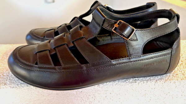 Damenschuhe geschlossene schwarze Sandale Candice Cooper gr 39