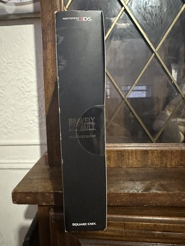 Bravely Default Collector's Edition - Nintendo 3DS - Sealed NEW - Picture 3 of 4