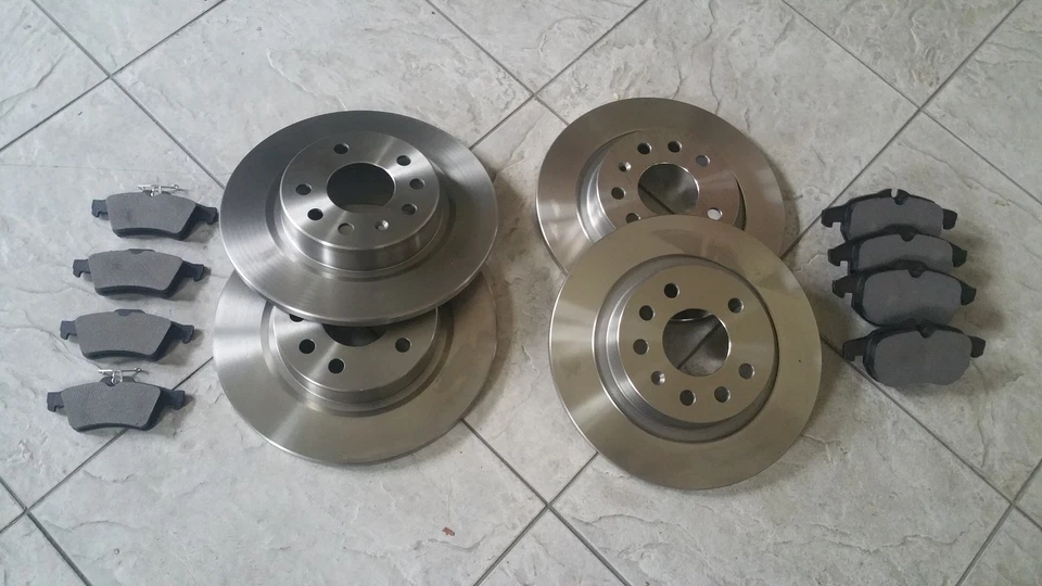 SAAB 9.-3 SPORT 03-TWO FRONT VENTED AND TWO REAR VENTED BRAKE DISCS+BRAKE PADS - Image 1 of 1