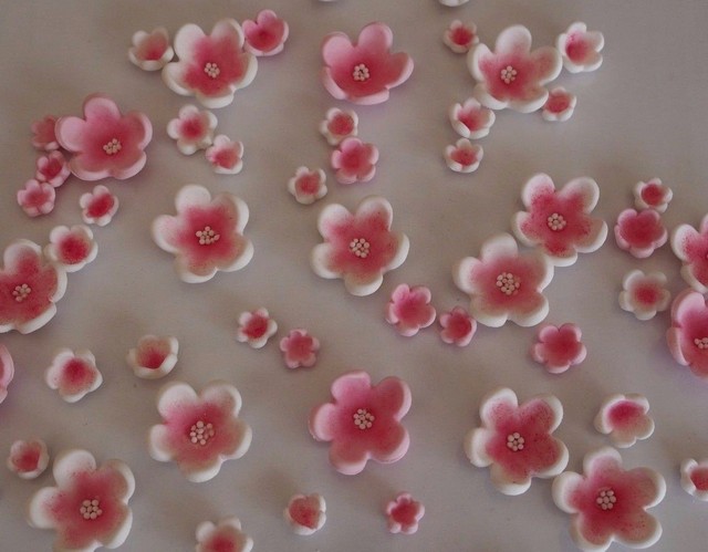 50 X Edible Cherry Blossom Flowers Cupcake Toppers Sugar Cake