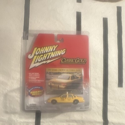 Johnny Lightning Classic Gold 1997 Ford Crown Victoria Taxi 1:64 Diecast Yellow