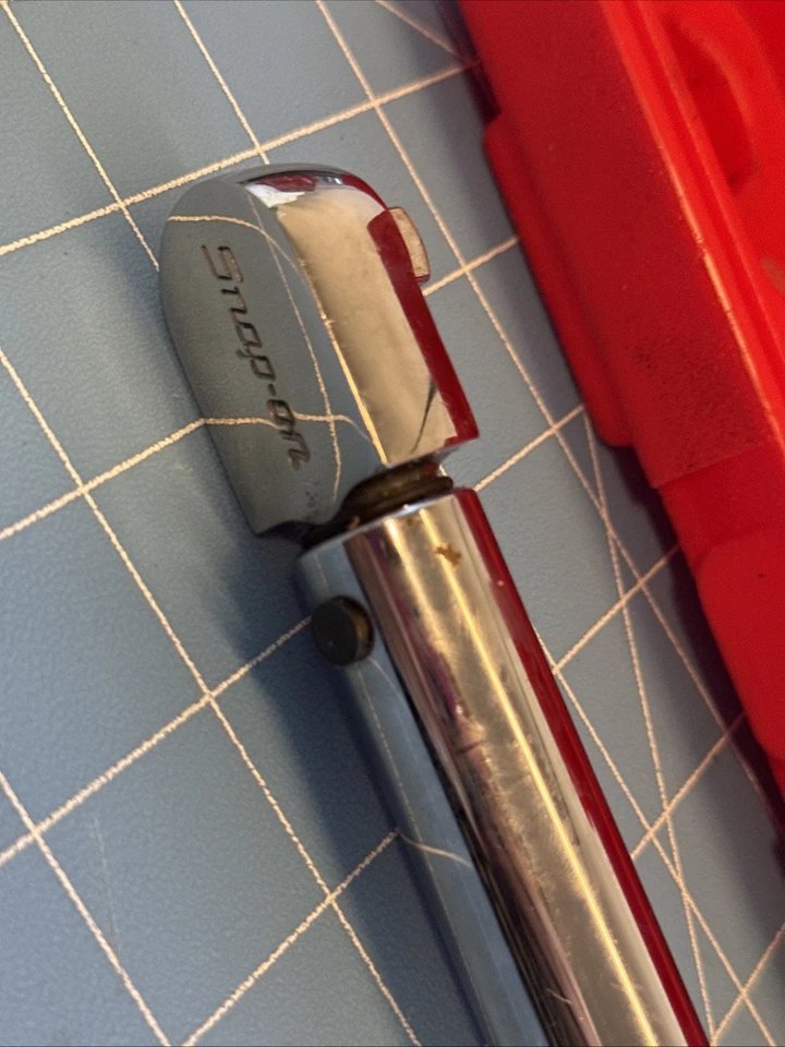 Llave dinamométrica ajustable tipo clic Snap-On QC2100 3/8" (20–100 ft-lb) SAE Foto 2 de 4