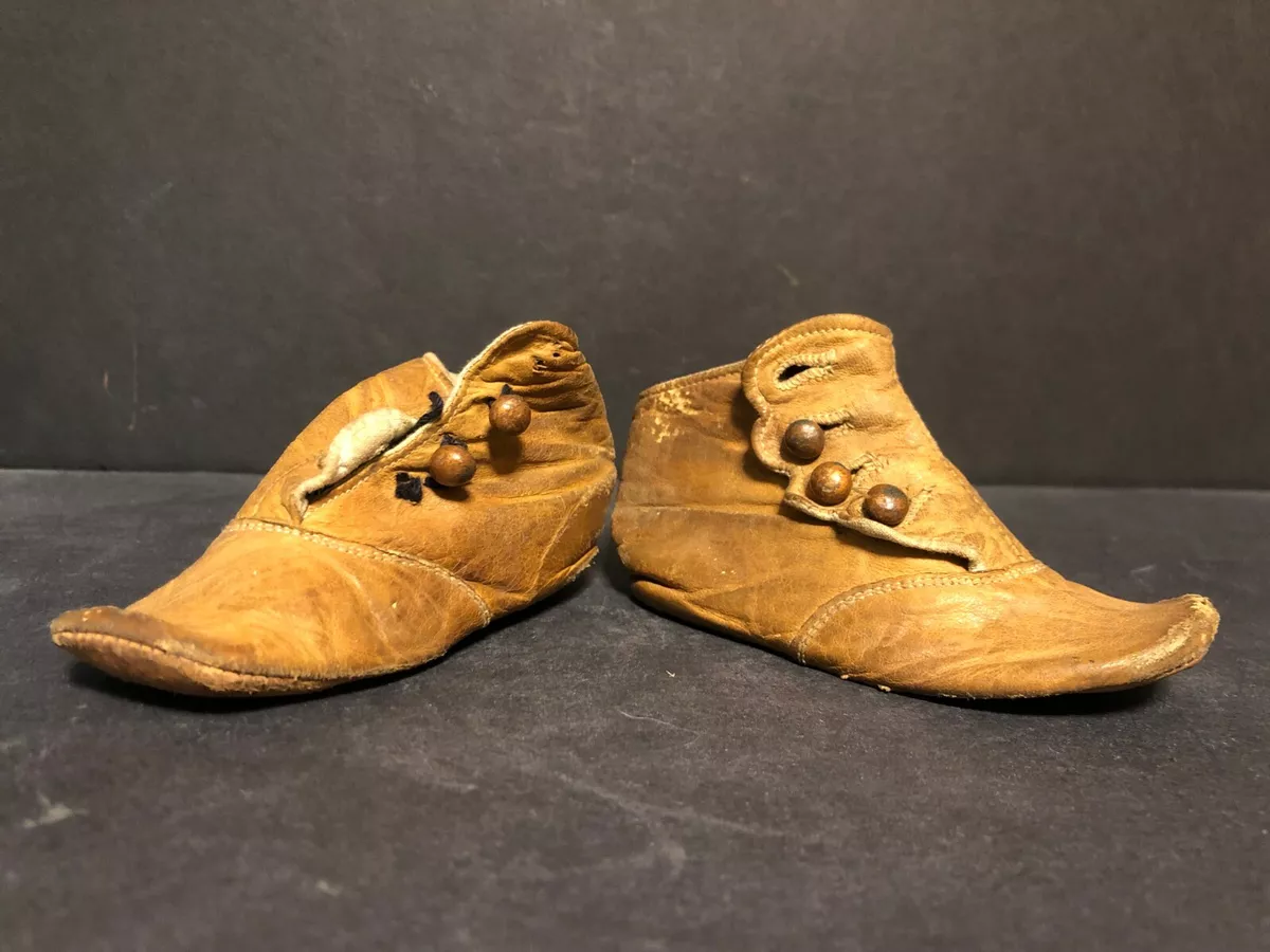 RARE ANTIQUE VICTORIAN EARLY PRIMITIVE LEATHER BUTTON CHILDRENS SHOES PAIR  D9178