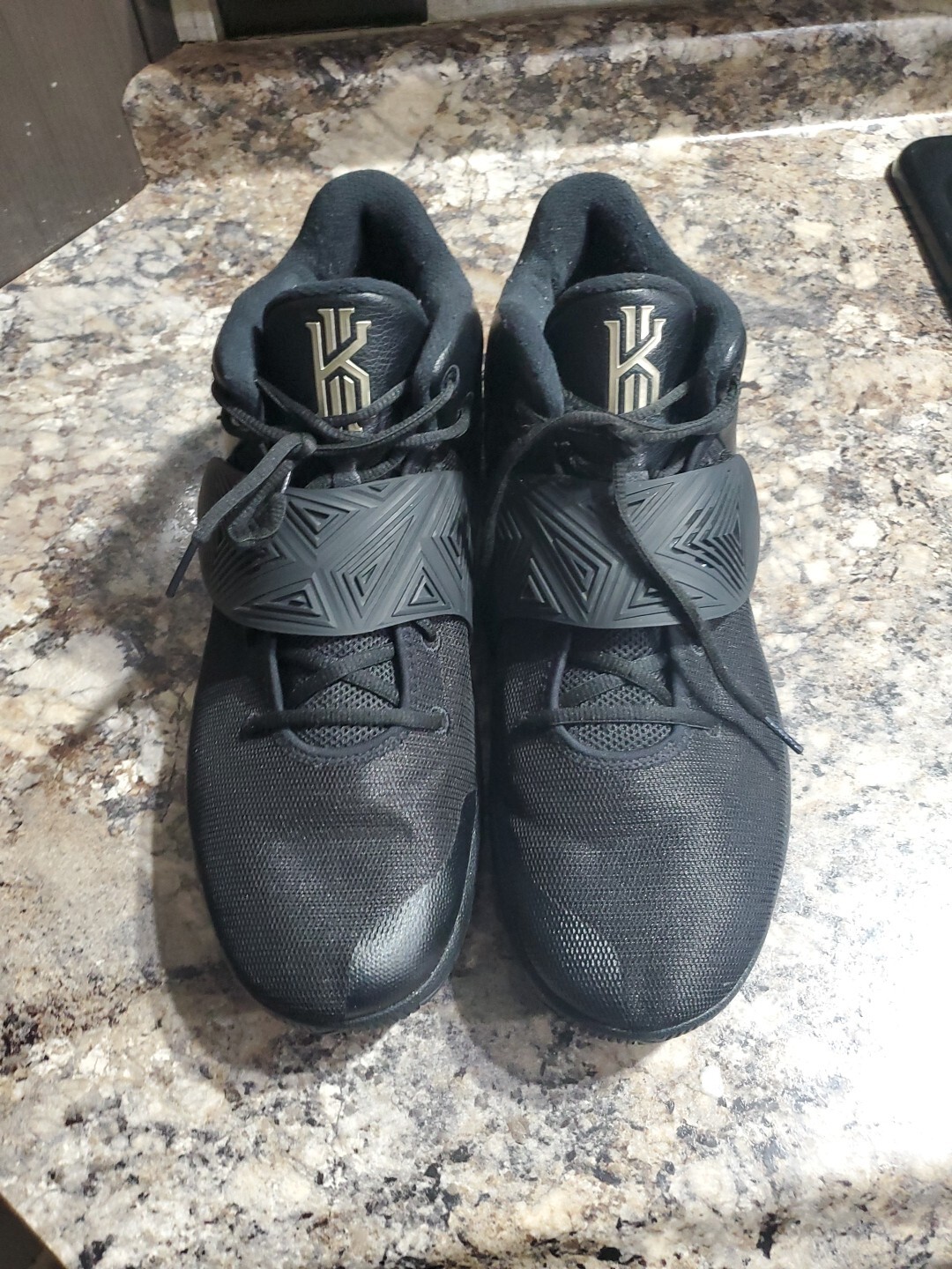 Nike Kyrie Flytrap Men's Size 15 Black Metallic Basketball Shoes