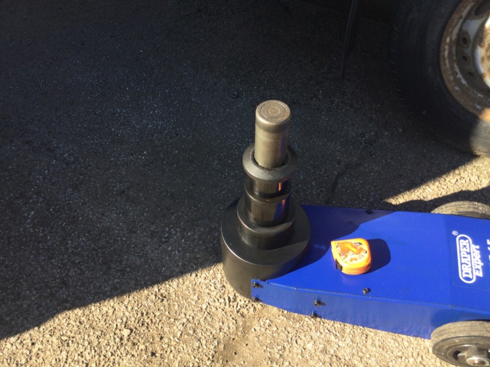 Draper expert 3 stage air Hydraulic trolley jack location march Cambs