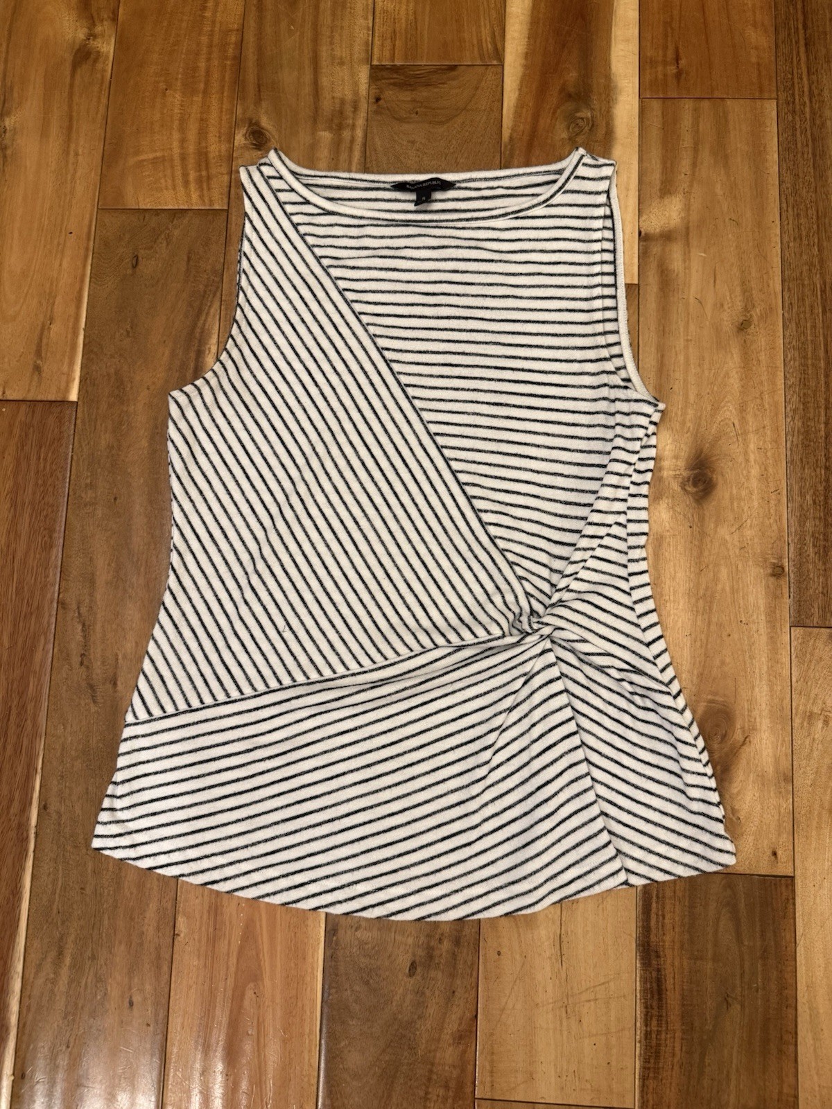 Banana Republic Women’s Size Small Black White Print Sleeveless Tank Top Blouse