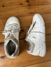 On The Roger Advantage sneakers in white 8.5