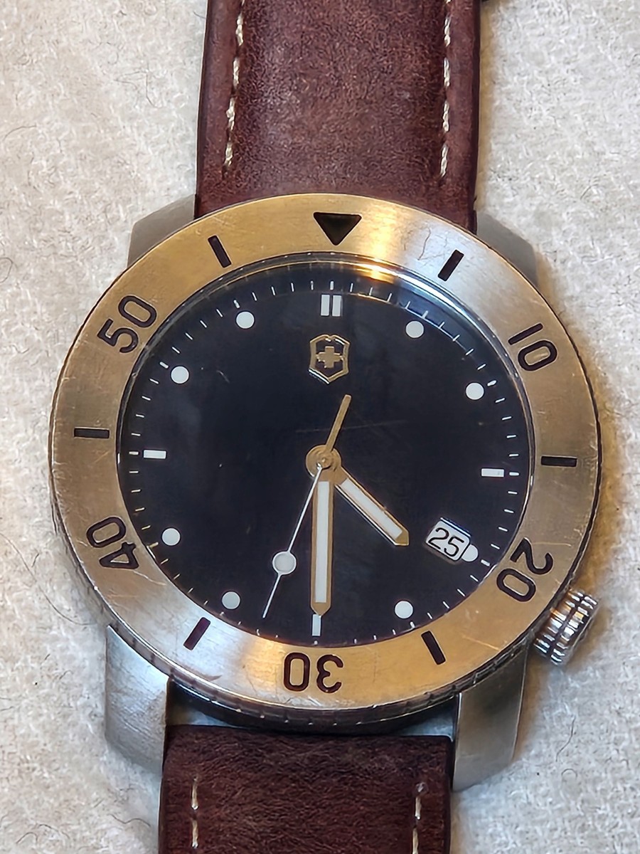 <廃盤品> VITRIINI(sand) Victorinox V7-10 Sub 39mm Quartz 100-meter Water Resistant Watch