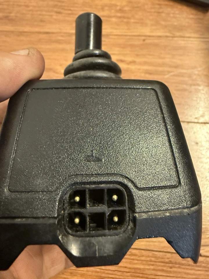 JOYSTICK DINÁMICO TIBURÓN - CONTROLADOR SILLA ELÉCTRICA 4 TECLAS (DK-REMD01) "PARA REPUESTOS" Foto 3 de 4