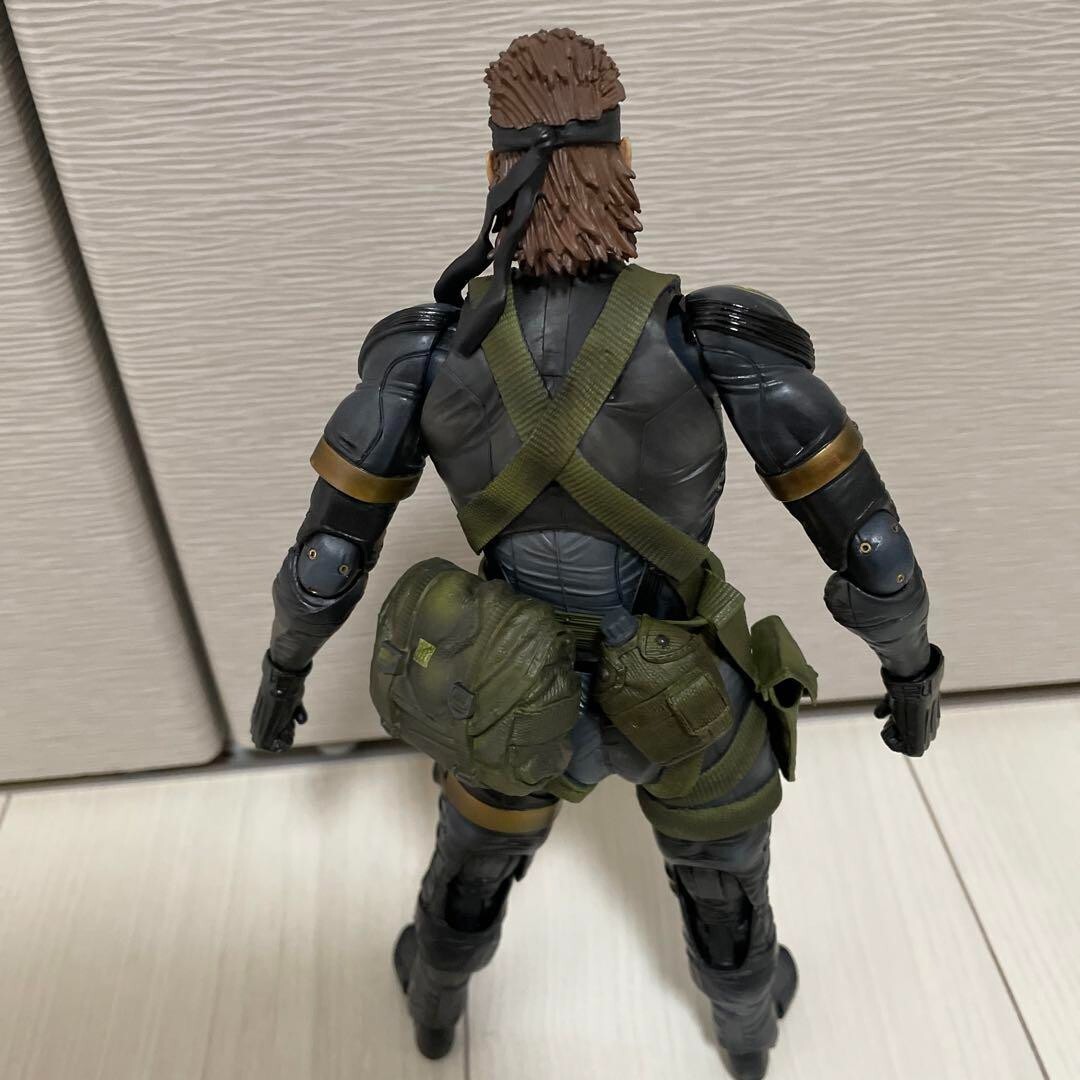 Play Arts Kai Metal Gear Solid Peace Walker Snake Sneaking Suit