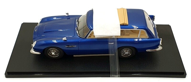 Aston Martin AM 310 & DB5 モデルセット Amazon.com: Aston Martin DBS Quantum Silver/Dark Gray