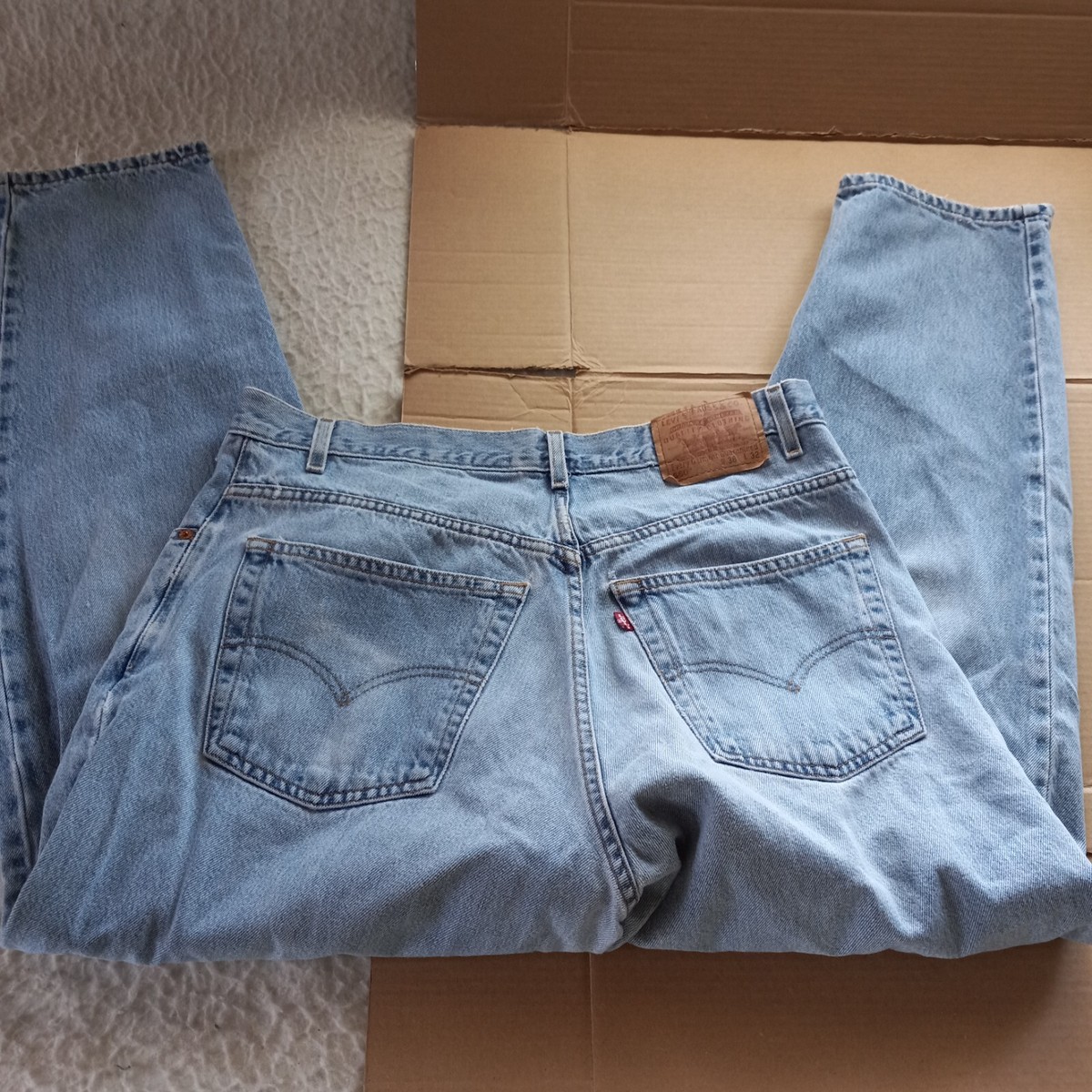 Levis Mens 38x32 (Actual 38x31.5) 560 Levis Mens 38x32 (Actual 38x31.5) 560