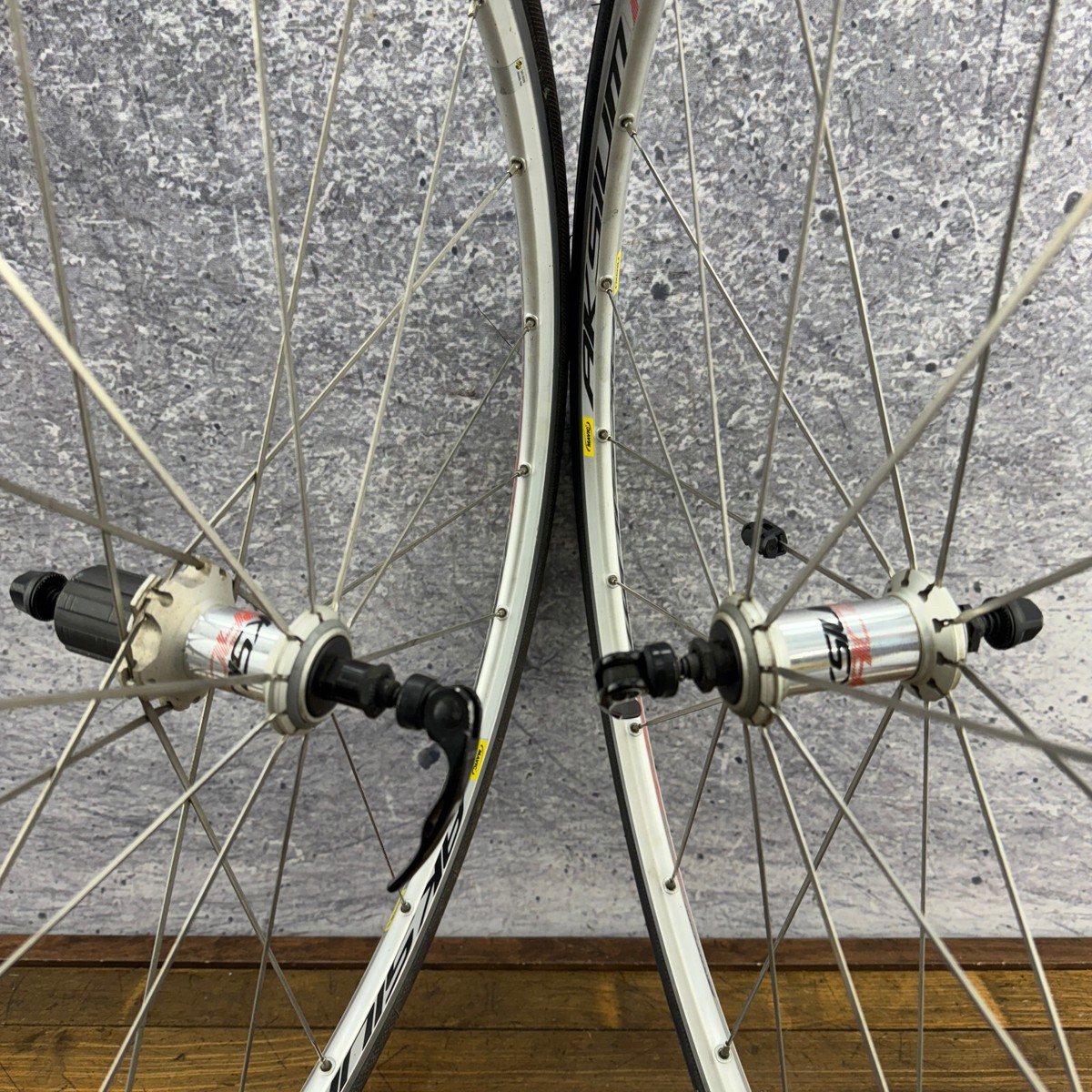 Mavic Aksium Race Wheel Set 700c Vintage 20h 20 Clincher 8s