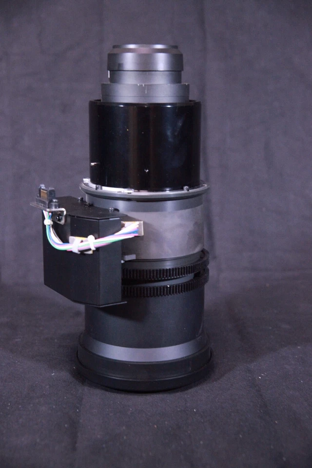 Lente de zoom de projeção digital Konica Minolta SXGA+ 2 -2.8:1 1080p - Imagem 2 de 4