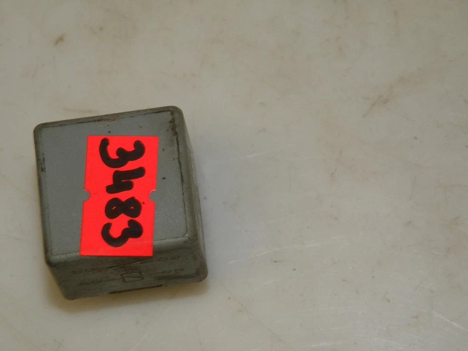 Relè multiuso VW Santana 1982 LHD 171937503 - Immagine 3 di 4