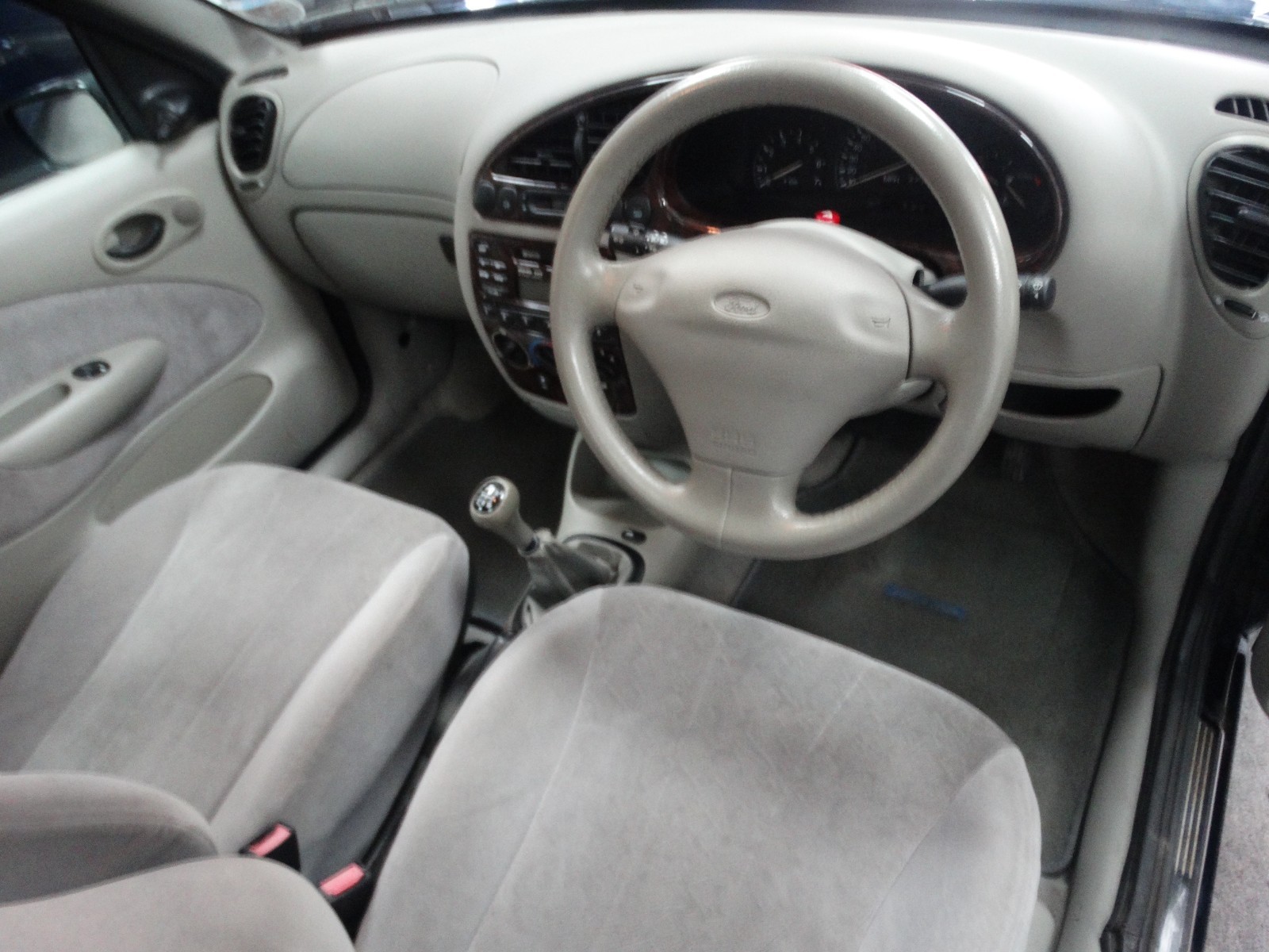 Ford Fiesta, photograph 10