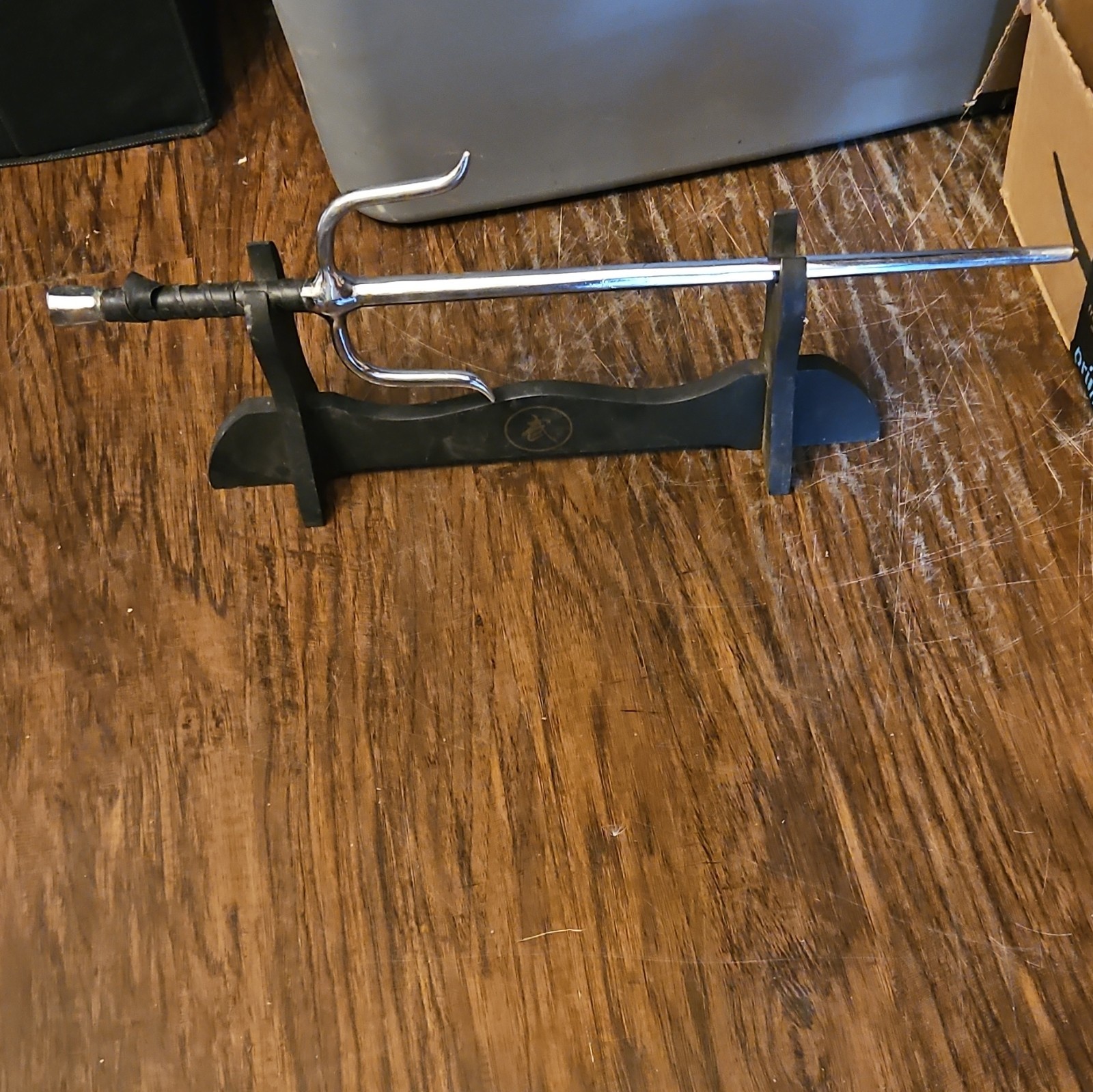 Sai-Style Martial Arts Weapon w/ Scabbard Sheath, Black Stand, Chrome Metal READ