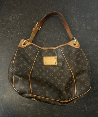 Louis Vuitton Monogram Schultertasche Braun Canvas/Leder, RV gold, Bodennoppen
