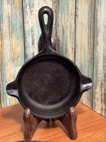 Vintage Wagner Ware 1050A Cast Iron Small Skillet Double Spout Ashtray RARE r2s1