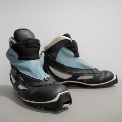 Karhu Zoom Women s Cross Country Ski Boots Black/Light Blue Size 42 US 10