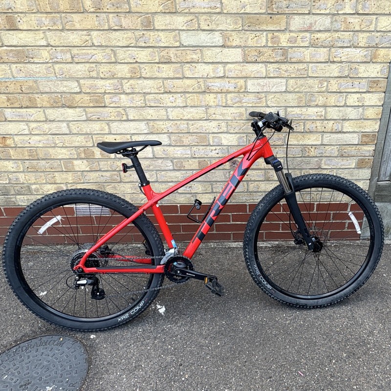 Trek Marlin 6 Gen 3 29in Hardtail Mountain Bike M/L Lava, Front Suspension.