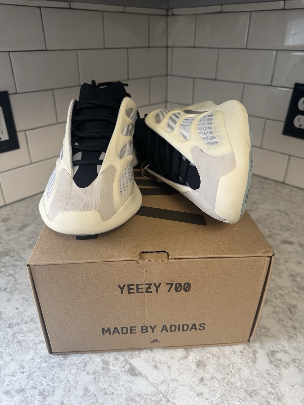 Size 11.5 - adidas Yeezy Boost 700 V3 Azael thumbnail 7