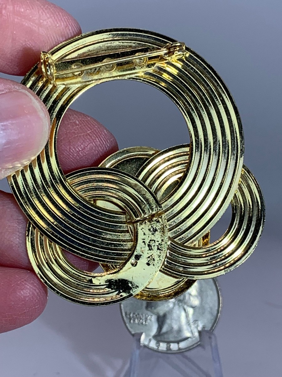 Circles Intertwined Onyx Center Vintage Gold Brooch Pin M Circles Intertwined Onyx Center Vintage Gold Brooch Pin M