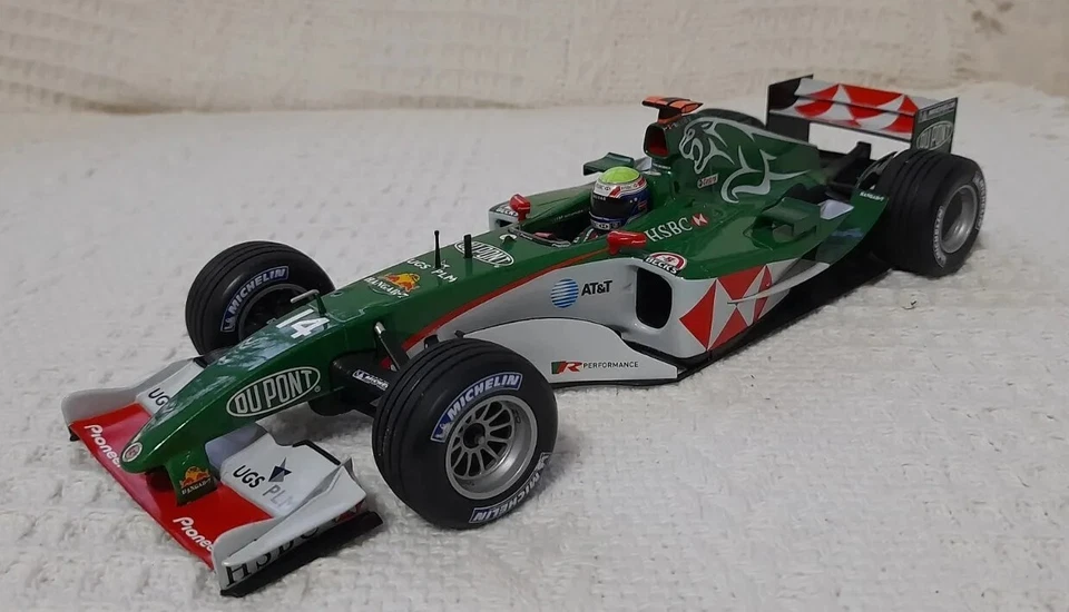 Minichamps, Mark Webber,F1- 1:18 (2004) Jaguar Racing R5 #14 - Image 4 of 4