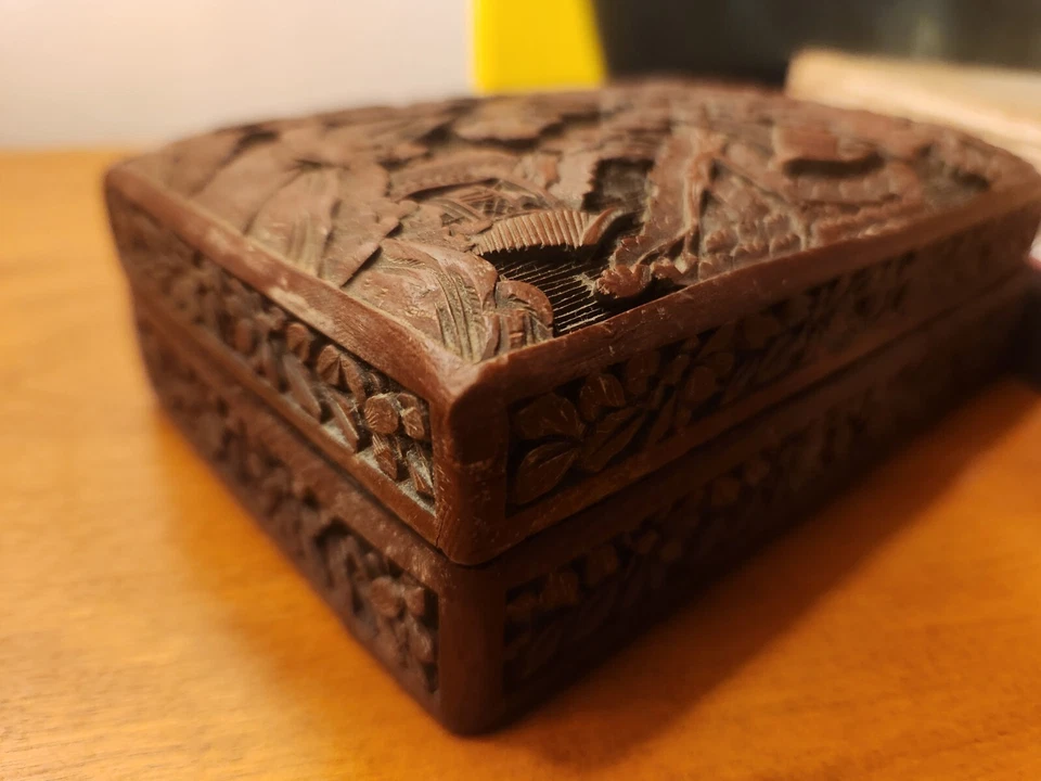 Una antigua caja de cinabrio tallada china es un tesoro lleno de historia y arte Foto 3 de 4