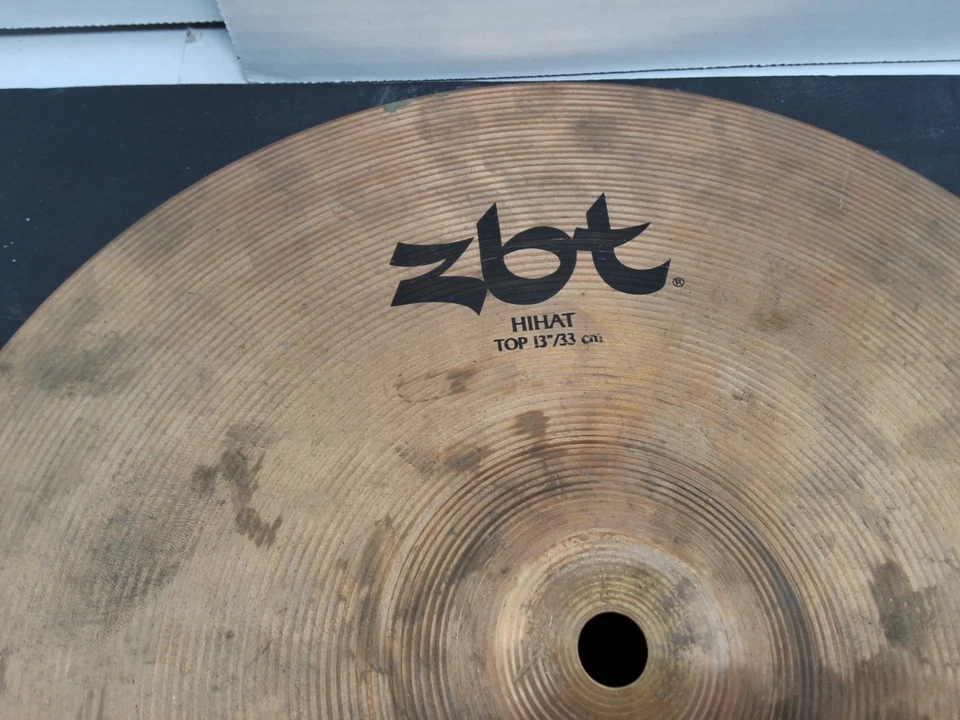 Par de platillos superiores e inferiores Zildjian ZBT 13”/33 cm hechos en EE. UU. Foto 3 de 4