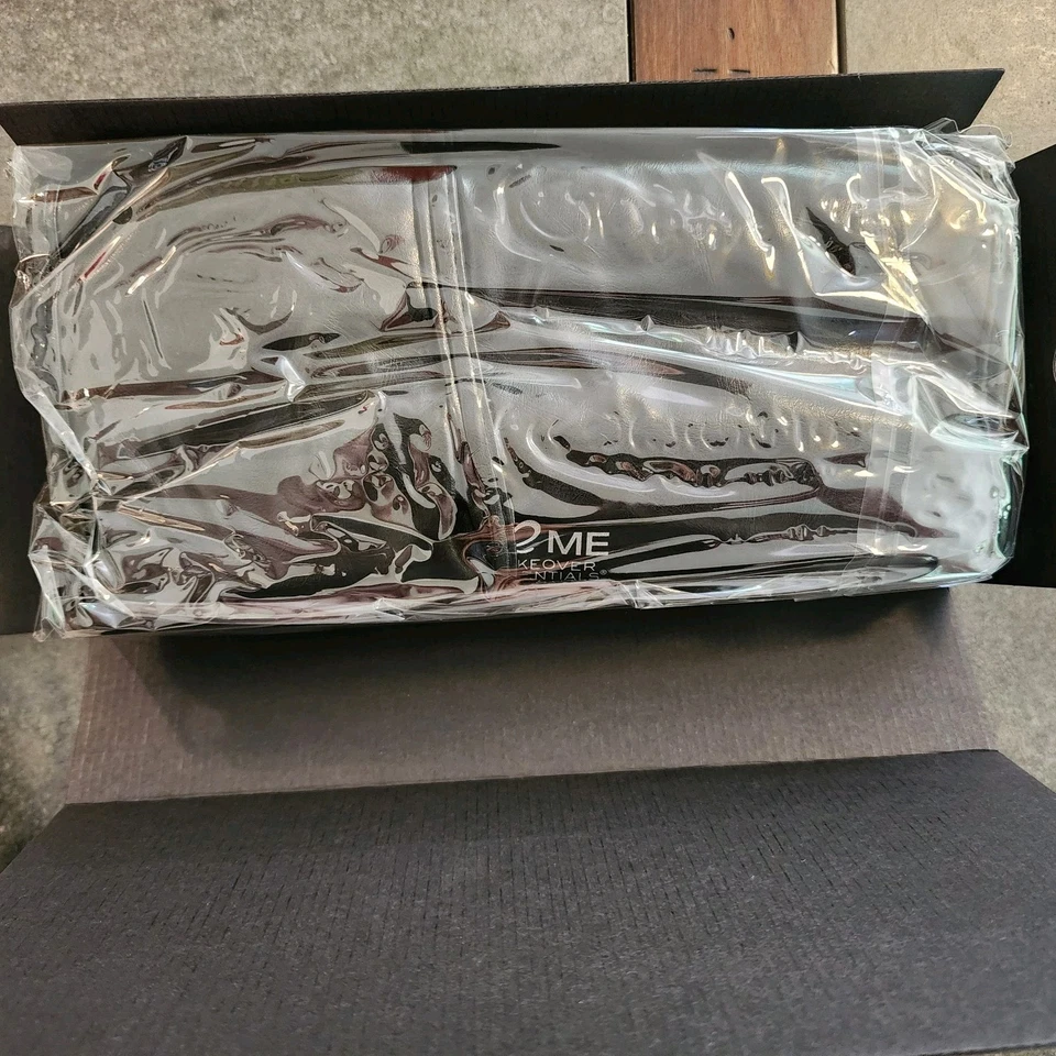 Makeover Essentials 24 Piece Professional Face & Eye Brush Set W/Various Sizes - Image 2 of 4