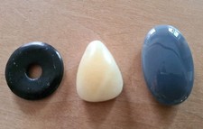 3x Heilstein: Shungit Donut-Form - Trommelstein gebohrt: Orangencalcit & Achat 