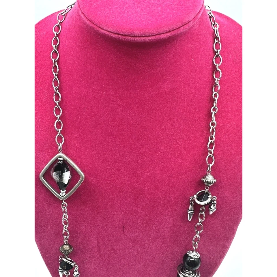 Collar largo plateado negro con cuentas llamativo anillo cuadrado geométrico boho chic Foto 4 de 4